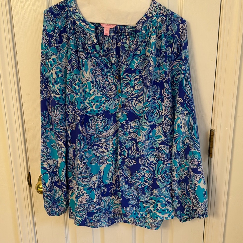 Lilly Pulitzer Elsa top- size Medium- blues print
